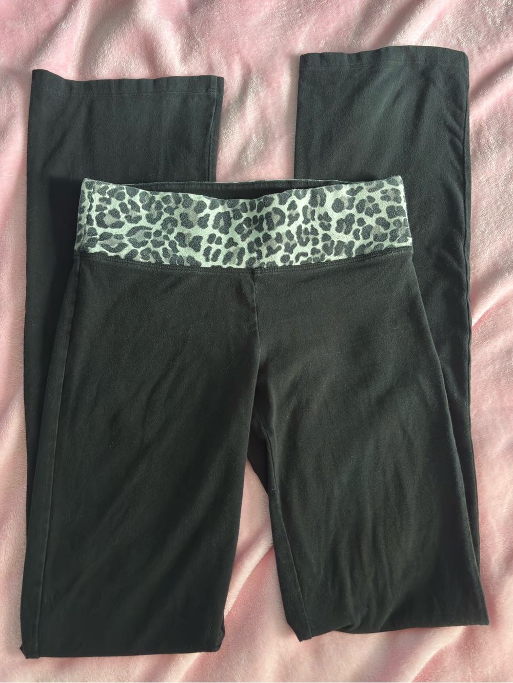 Vintage VS PINK Leopard Print Silver Studded Low Rise Flare Yoga Pants Size XS